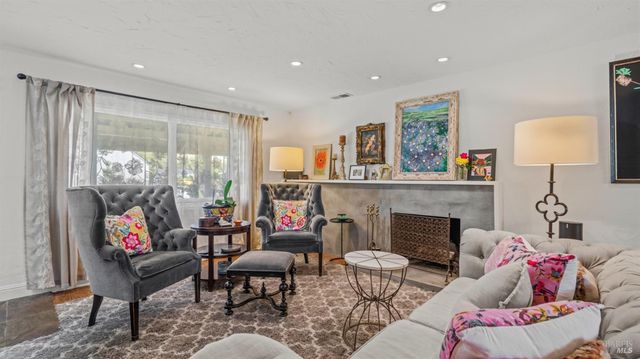 157 Deepstone Dr, San Rafael, CA 94903