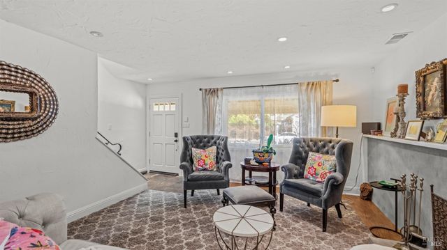 157 Deepstone Dr, San Rafael, CA 94903