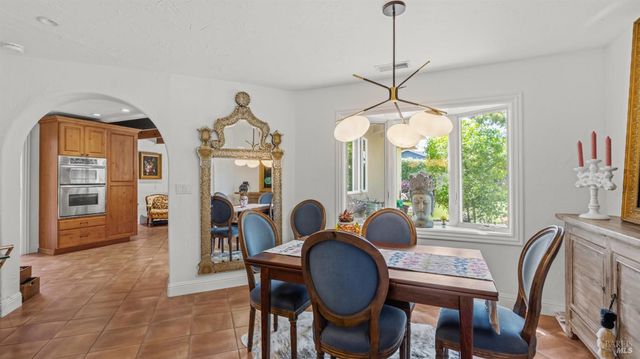 157 Deepstone Dr, San Rafael, CA 94903