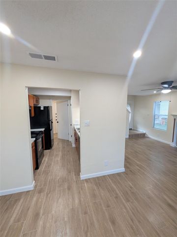 13303 Lyndhurst ST B, Austin, TX 78729