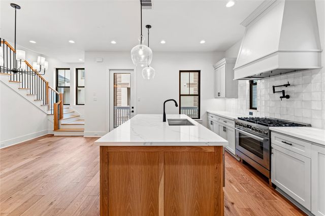 515 E 4th Street, Houston, TX 77007