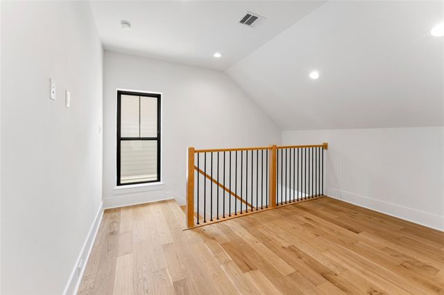 515 E 4th Street, Houston, TX 77007