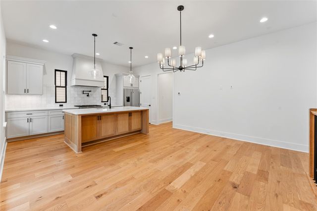 515 E 4th Street, Houston, TX 77007