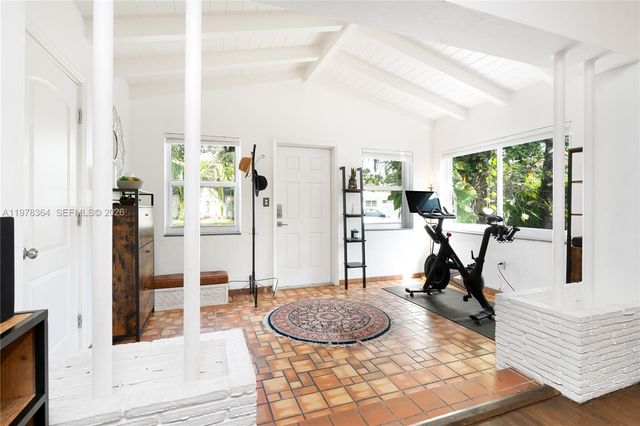 640 NE 115th St, Biscayne Park, FL 33161