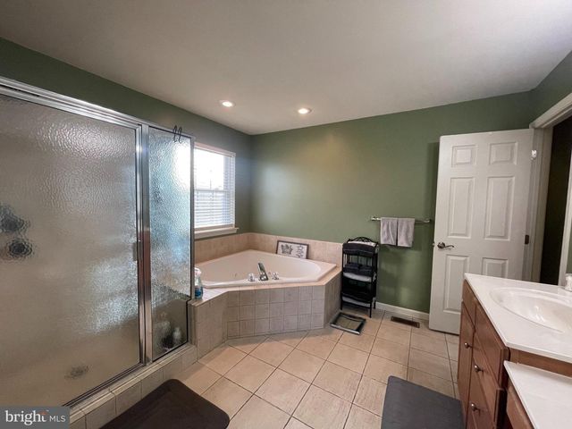 303 BUCKHEAD LN, Douglassville, PA 19518