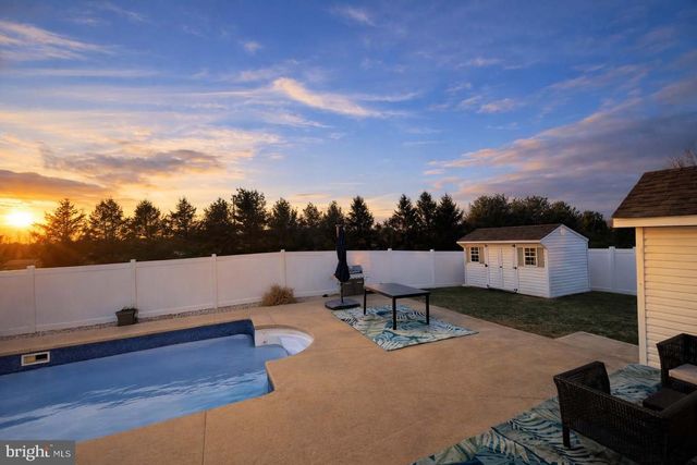 303 BUCKHEAD LN, Douglassville, PA 19518