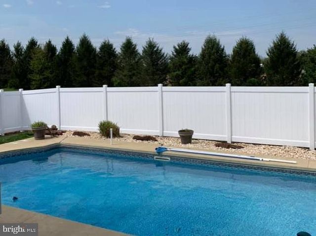 303 BUCKHEAD LN, Douglassville, PA 19518