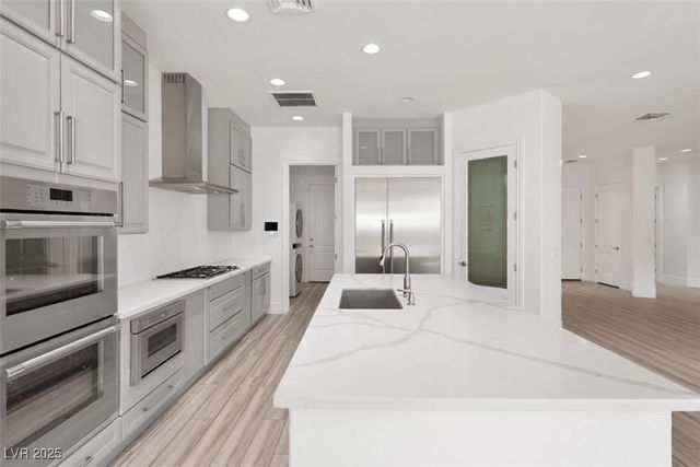 271 East Shelbourne Avenue, Las Vegas, NV 89123