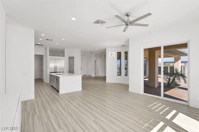 271 East Shelbourne Avenue, Las Vegas, NV 89123