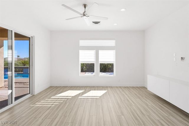 271 East Shelbourne Avenue, Las Vegas, NV 89123