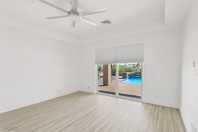 271 East Shelbourne Avenue, Las Vegas, NV 89123