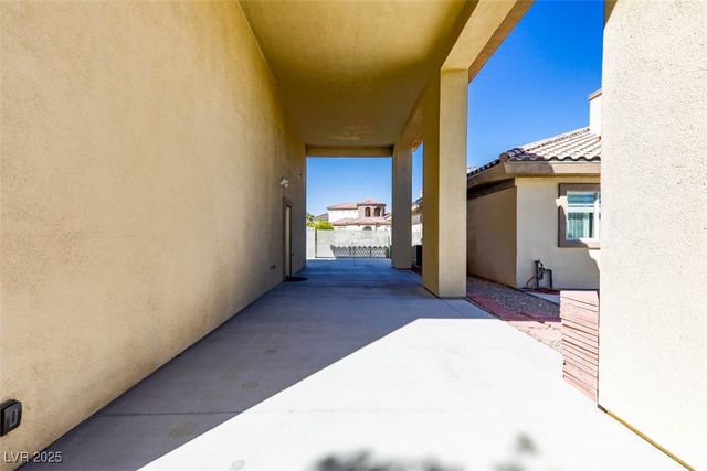 271 East Shelbourne Avenue, Las Vegas, NV 89123