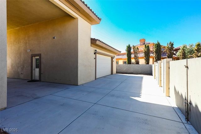 271 East Shelbourne Avenue, Las Vegas, NV 89123