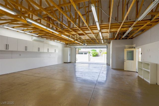 271 East Shelbourne Avenue, Las Vegas, NV 89123