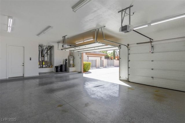 271 East Shelbourne Avenue, Las Vegas, NV 89123