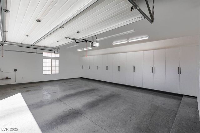 271 East Shelbourne Avenue, Las Vegas, NV 89123