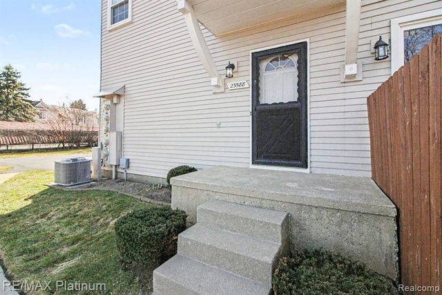 23588 N Rockledge, Novi, MI 48375