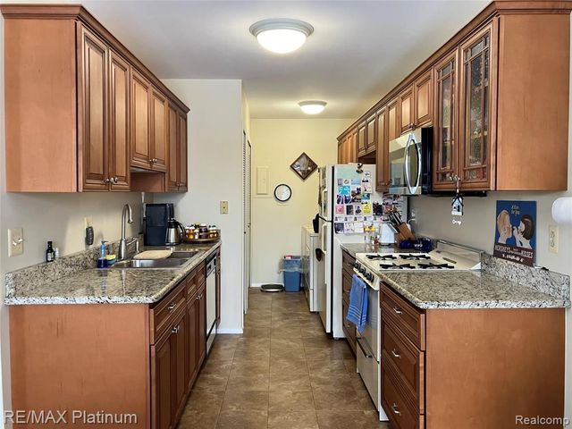 23588 N Rockledge, Novi, MI 48375