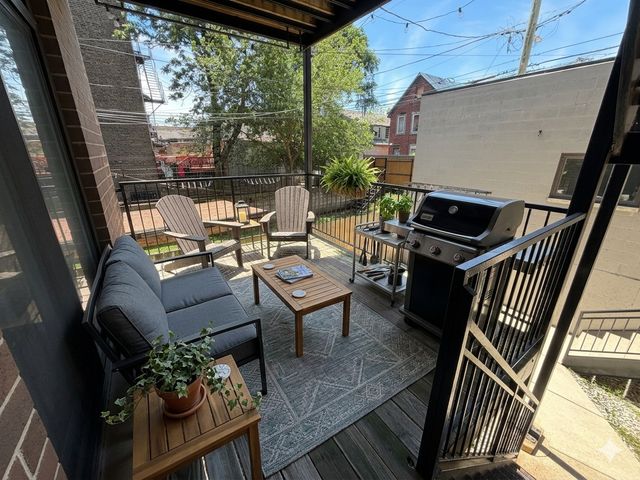1810 S Racine Avenue 1, Chicago, IL 60608