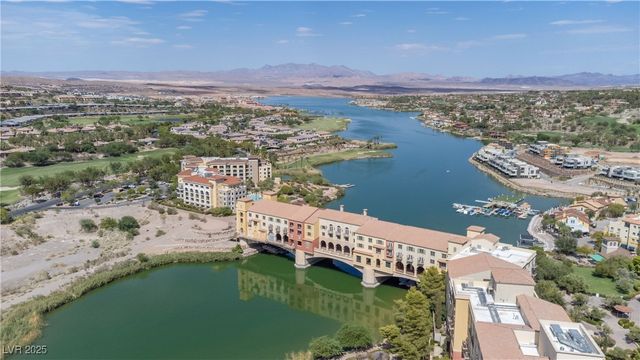 1 Rue De Chateau Place, Henderson, NV 89011