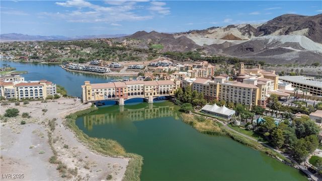 1 Rue De Chateau Place, Henderson, NV 89011