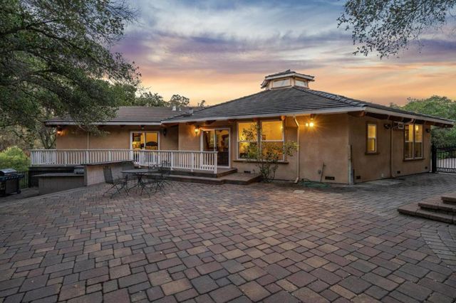 21220 Blue Hills Lane, Saratoga, CA 95070