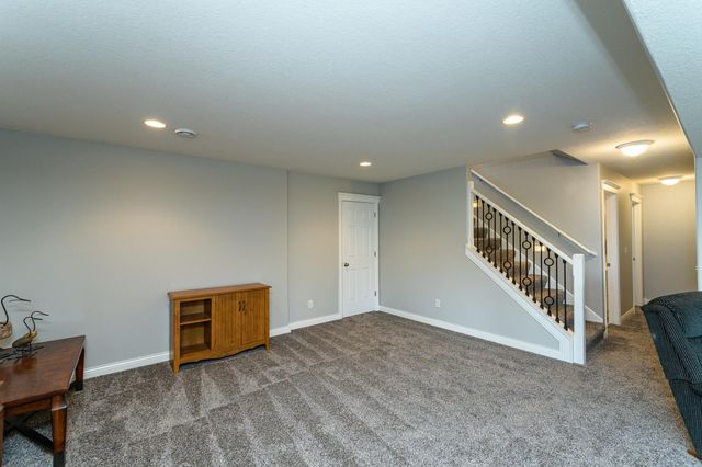 2743 Pinewood Ridge Drive SE, Rochester, MN 55904