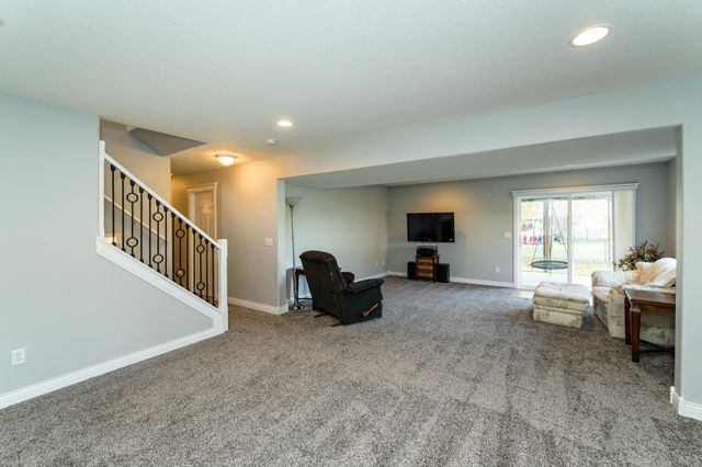 2743 Pinewood Ridge Drive SE, Rochester, MN 55904