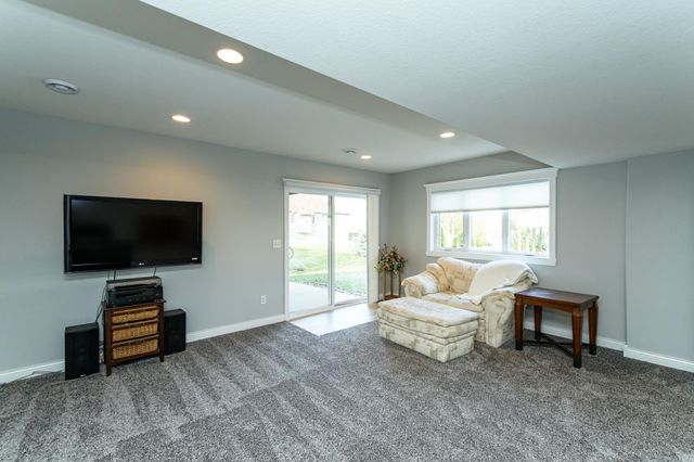 2743 Pinewood Ridge Drive SE, Rochester, MN 55904