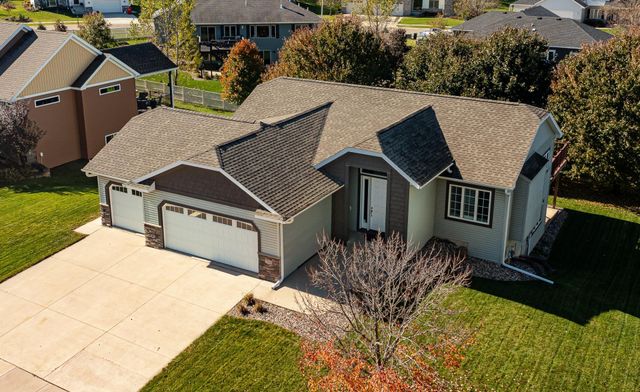 2743 Pinewood Ridge Drive SE, Rochester, MN 55904