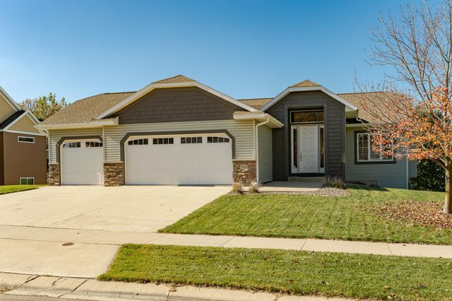 2743 Pinewood Ridge Drive SE, Rochester, MN 55904