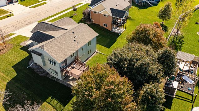 2743 Pinewood Ridge Drive SE, Rochester, MN 55904