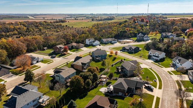 2743 Pinewood Ridge Drive SE, Rochester, MN 55904