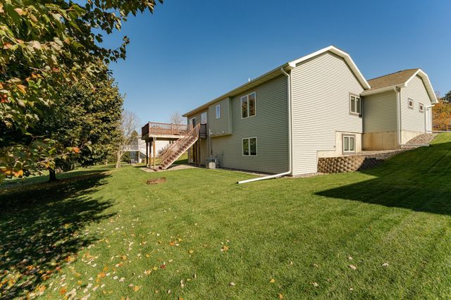 2743 Pinewood Ridge Drive SE, Rochester, MN 55904