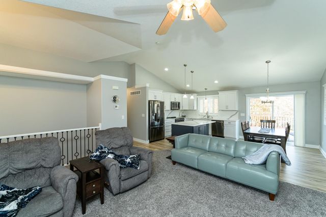 2743 Pinewood Ridge Drive SE, Rochester, MN 55904