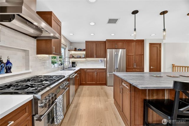 2315 SW 118th Court, Burien, WA 98146
