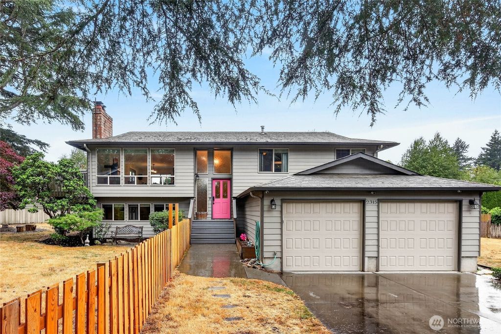 2315 SW 118th Court, Burien, WA 98146