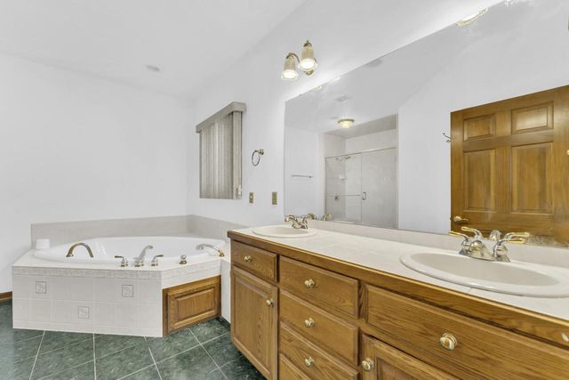 N65W15278 Blue Heron DRIVE, Menomonee Falls, WI 53051