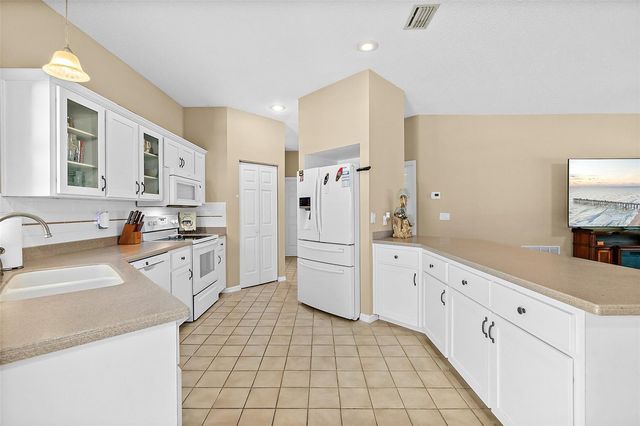 28 MONTAUK LANE, Palm Coast, FL 32164