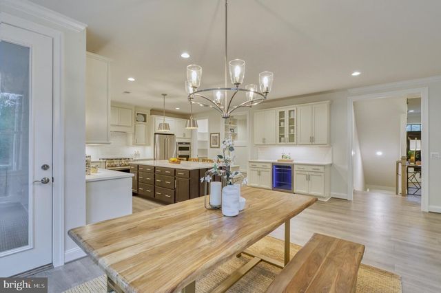2236 LAUREL RIDGE RD, Vienna, VA 22181