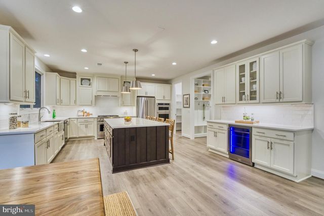 2236 LAUREL RIDGE RD, Vienna, VA 22181