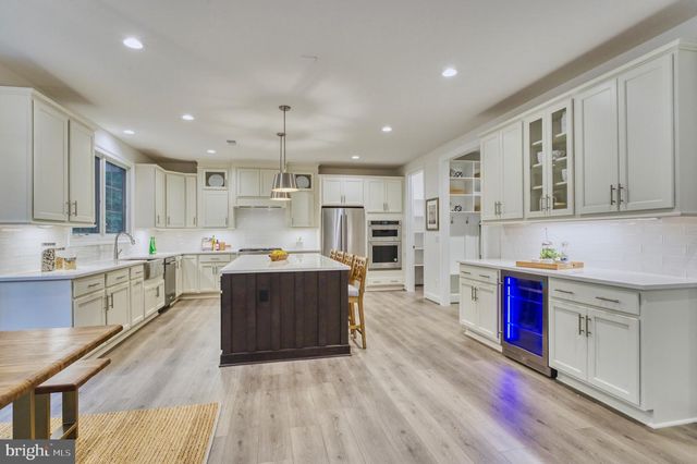 2236 LAUREL RIDGE RD, Vienna, VA 22181