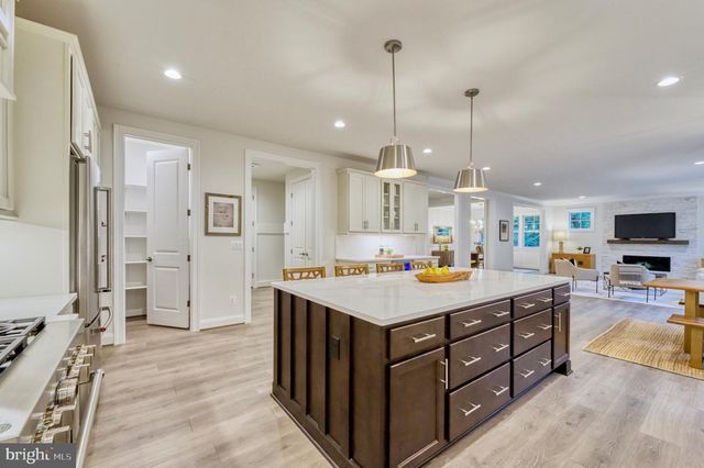 2236 LAUREL RIDGE RD, Vienna, VA 22181