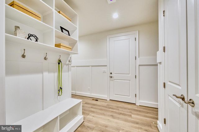 2236 LAUREL RIDGE RD, Vienna, VA 22181
