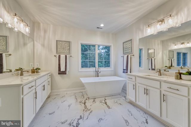 2236 LAUREL RIDGE RD, Vienna, VA 22181
