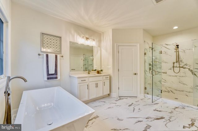 2236 LAUREL RIDGE RD, Vienna, VA 22181