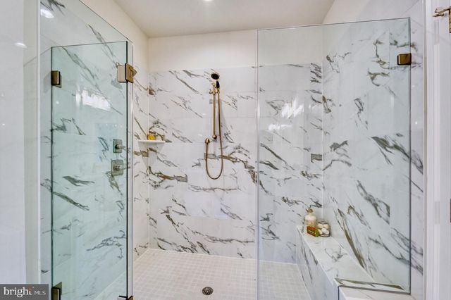 2236 LAUREL RIDGE RD, Vienna, VA 22181
