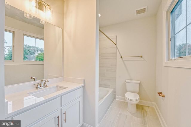 2236 LAUREL RIDGE RD, Vienna, VA 22181