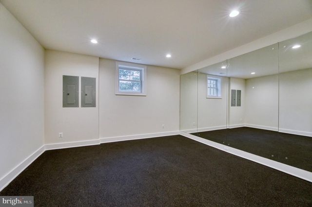 2236 LAUREL RIDGE RD, Vienna, VA 22181
