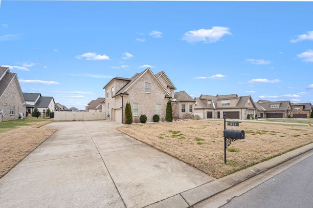 1728 North Side Dr, Murfreesboro, TN 37130